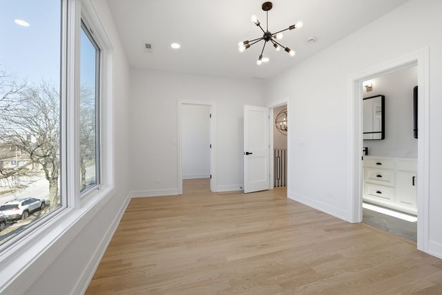 4449 N Sayre Avenue N, Harwood Heights, IL 60706