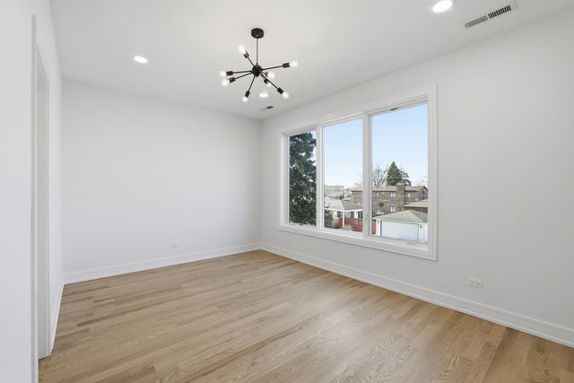 4449 N Sayre Avenue N, Harwood Heights, IL 60706