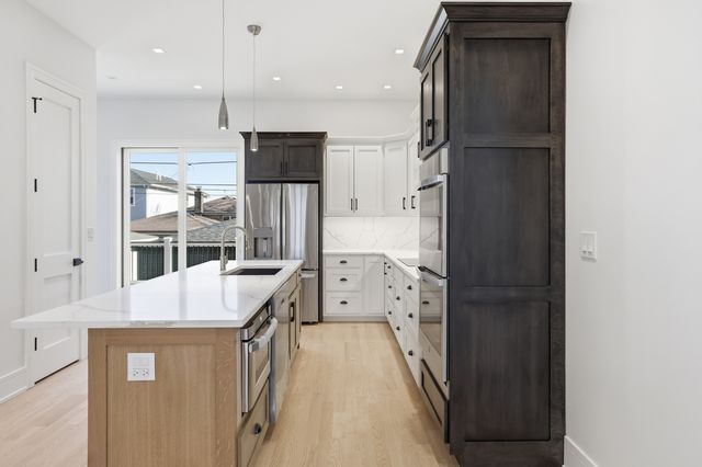 4449 N Sayre Avenue N, Harwood Heights, IL 60706