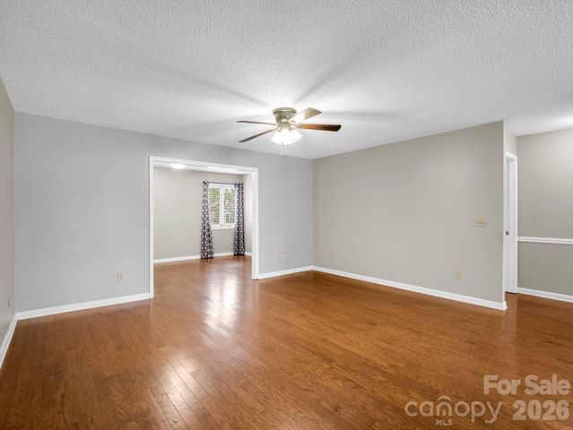 220 Dartcrest Drive, Hendersonville, NC 28792