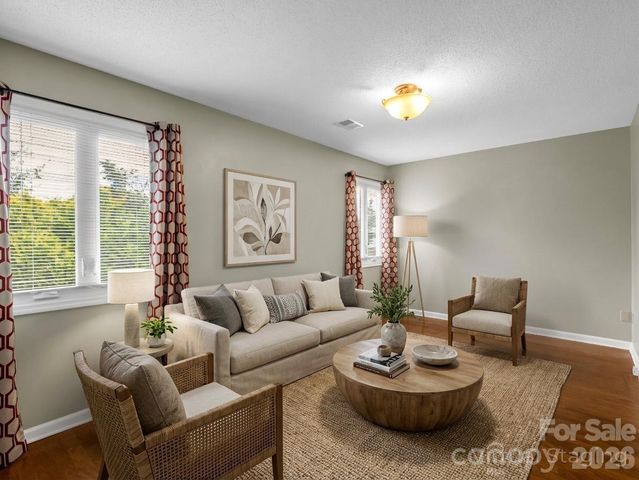 220 Dartcrest Drive, Hendersonville, NC 28792