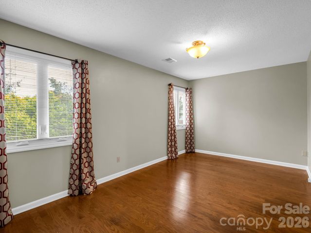 220 Dartcrest Drive, Hendersonville, NC 28792