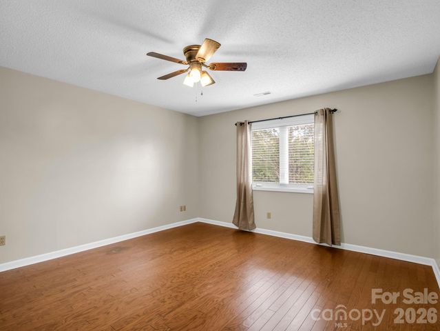 220 Dartcrest Drive, Hendersonville, NC 28792