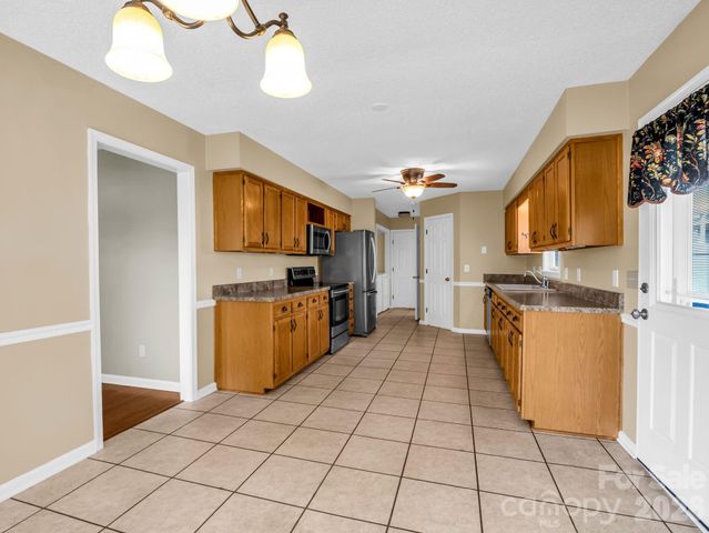 220 Dartcrest Drive, Hendersonville, NC 28792