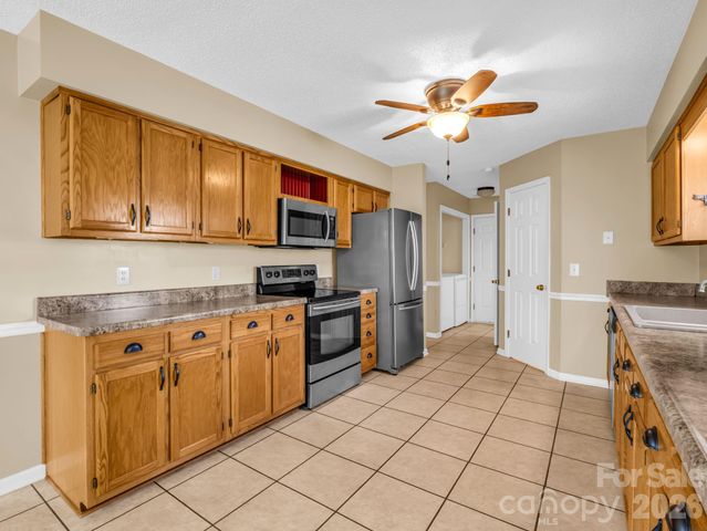 220 Dartcrest Drive, Hendersonville, NC 28792