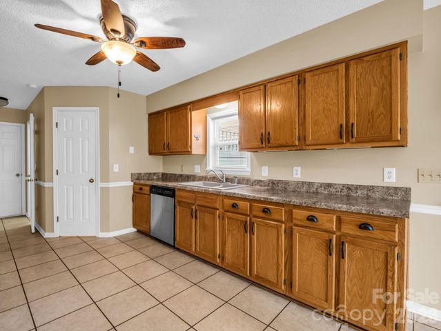 220 Dartcrest Drive, Hendersonville, NC 28792