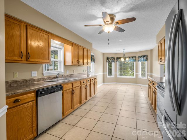 220 Dartcrest Drive, Hendersonville, NC 28792