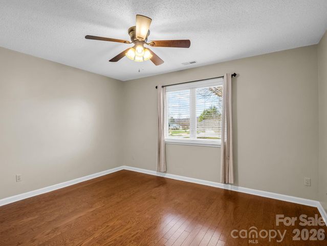 220 Dartcrest Drive, Hendersonville, NC 28792