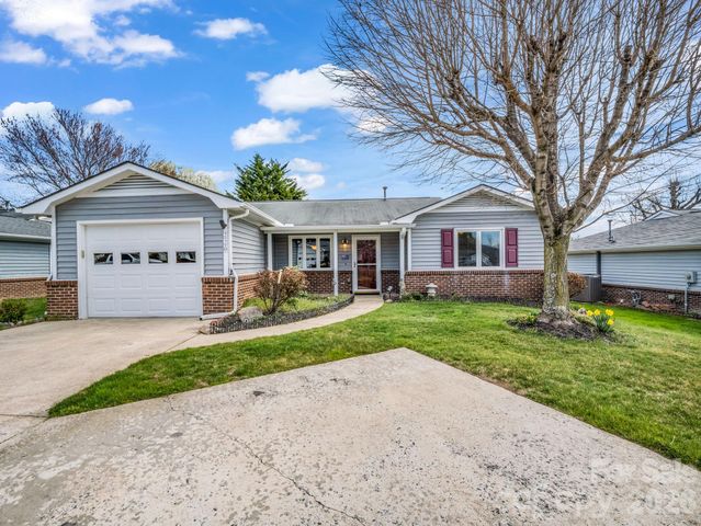 220 Dartcrest Drive, Hendersonville, NC 28792