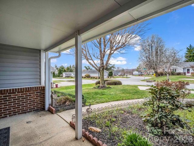 220 Dartcrest Drive, Hendersonville, NC 28792