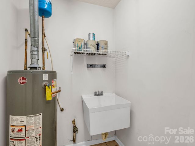 220 Dartcrest Drive, Hendersonville, NC 28792