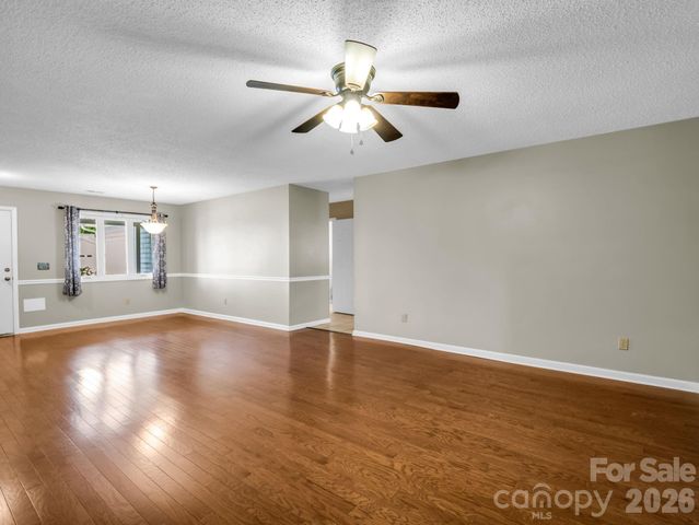 220 Dartcrest Drive, Hendersonville, NC 28792