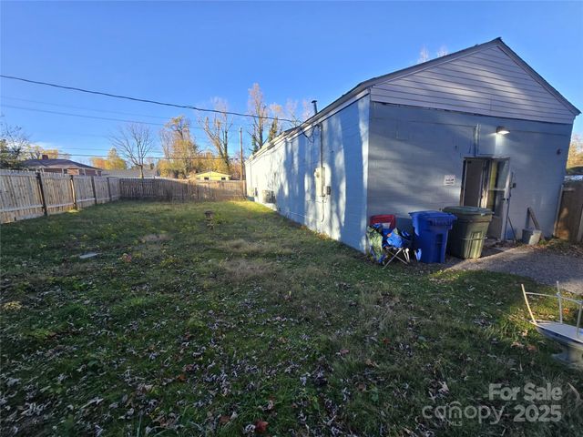 726 1st Avenue Avenue, Hendersonville, NC 28791