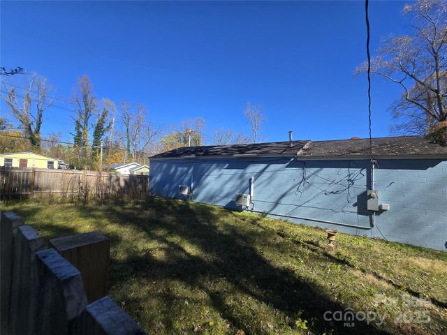 726 1st Avenue Avenue, Hendersonville, NC 28791