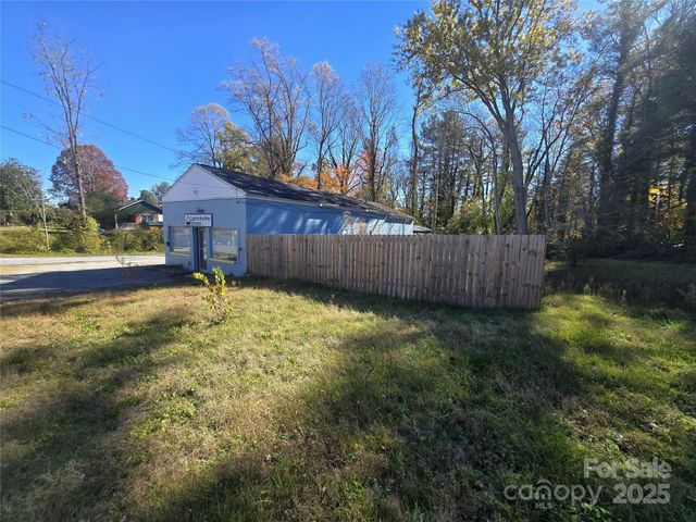 726 1st Avenue Avenue, Hendersonville, NC 28791