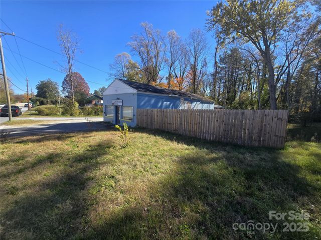 726 1st Avenue Avenue, Hendersonville, NC 28791