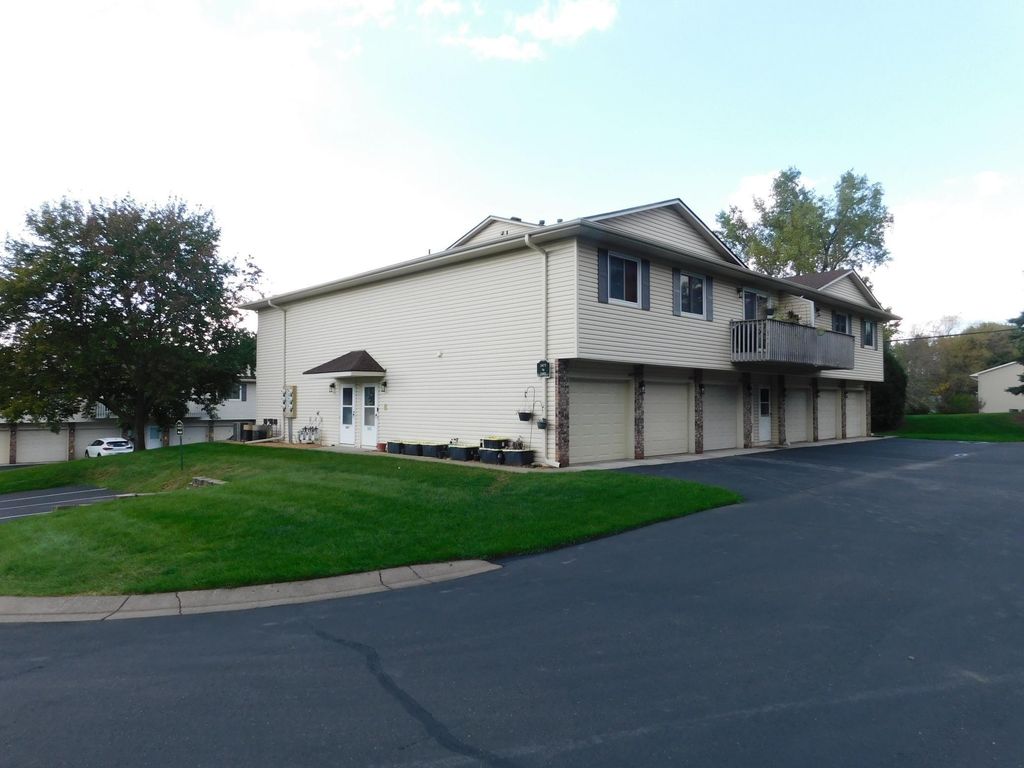2477 Grenadier Avenue N, Oakdale, MN 55128