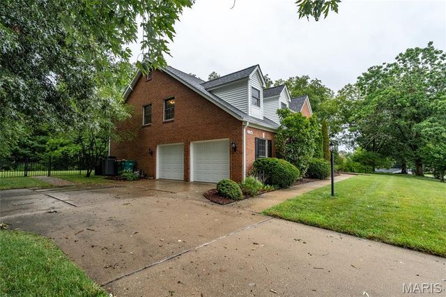 126 Fairwood Hills Road, O'fallon, IL 62269