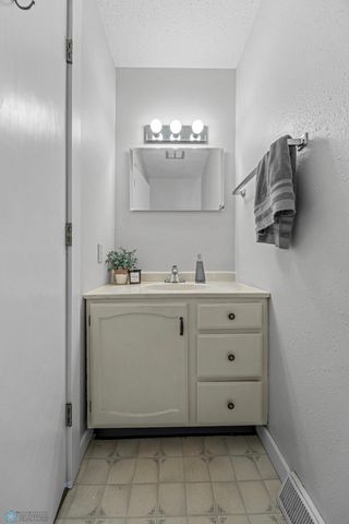 2203 4th Avenue S, Moorhead, MN 56560