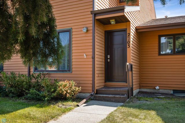 2203 4th Avenue S, Moorhead, MN 56560