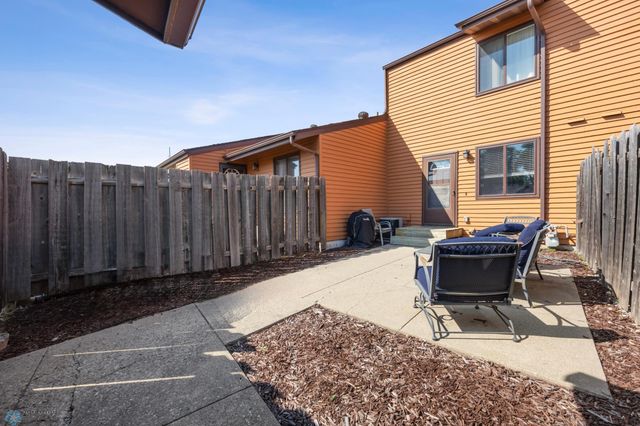 2203 4th Avenue S, Moorhead, MN 56560