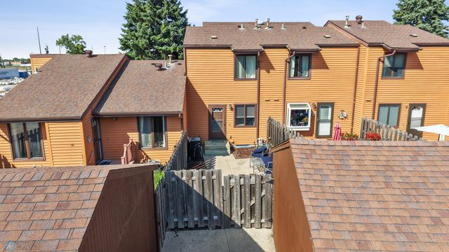 2203 4th Avenue S, Moorhead, MN 56560