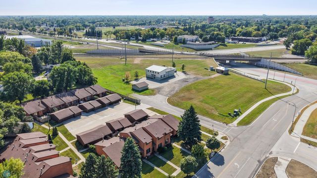 2203 4th Avenue S, Moorhead, MN 56560