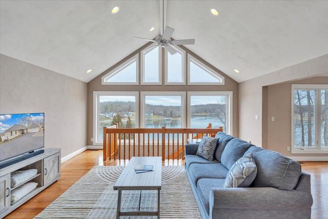 230 Sterling CIR, Union Hall, VA 24176