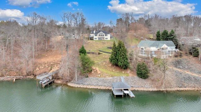 230 Sterling CIR, Union Hall, VA 24176