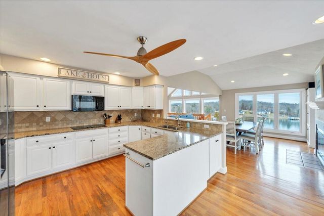 230 Sterling CIR, Union Hall, VA 24176