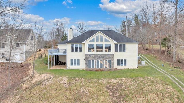 230 Sterling CIR, Union Hall, VA 24176