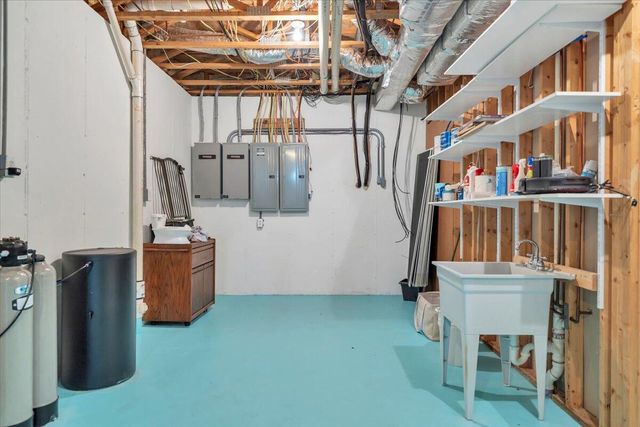 230 Sterling CIR, Union Hall, VA 24176