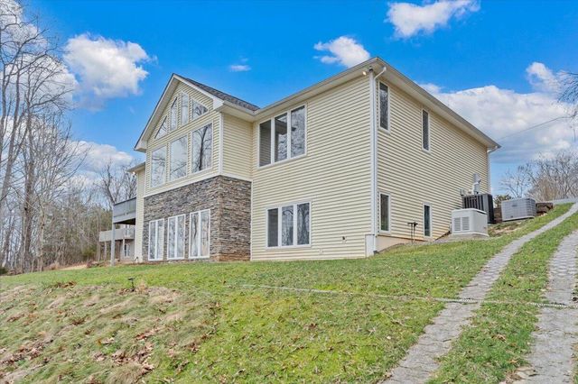 230 Sterling CIR, Union Hall, VA 24176