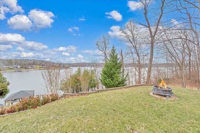 230 Sterling CIR, Union Hall, VA 24176