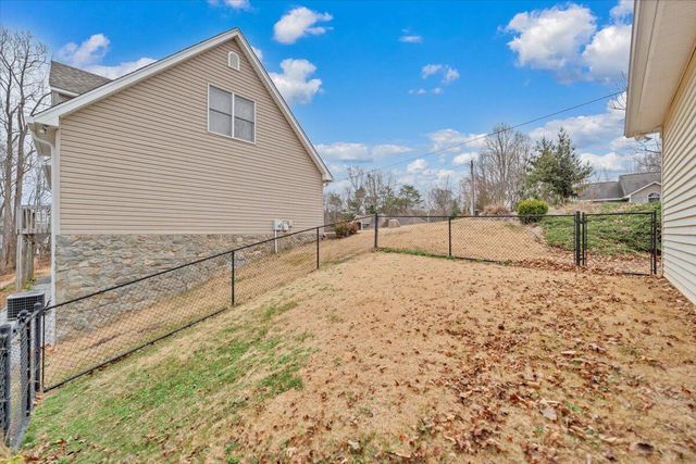 230 Sterling CIR, Union Hall, VA 24176