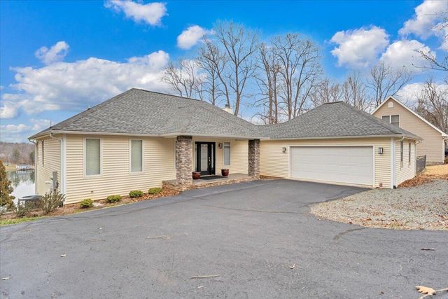 230 Sterling CIR, Union Hall, VA 24176