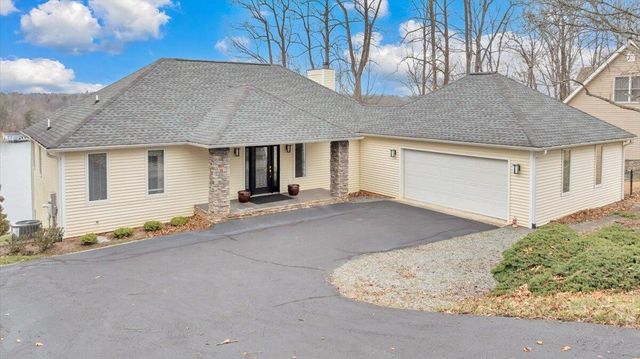 230 Sterling CIR, Union Hall, VA 24176