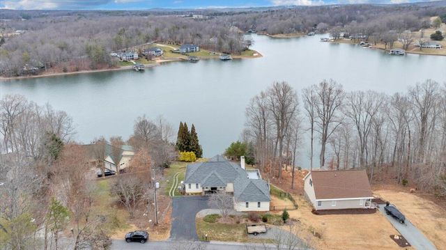 230 Sterling CIR, Union Hall, VA 24176