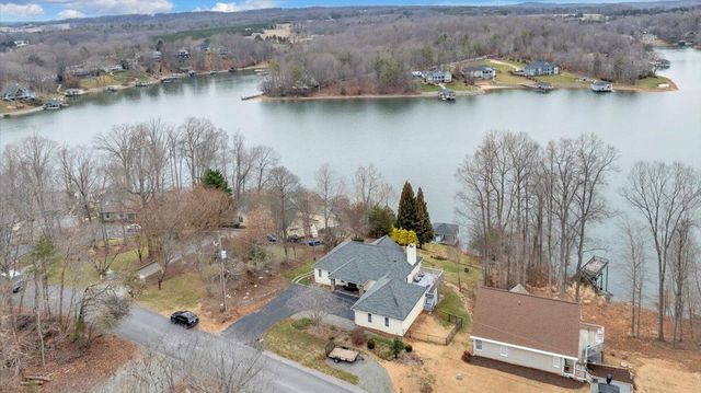 230 Sterling CIR, Union Hall, VA 24176