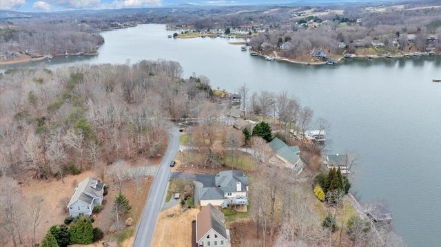 230 Sterling CIR, Union Hall, VA 24176