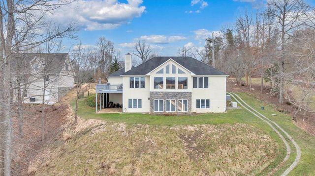 230 Sterling CIR, Union Hall, VA 24176