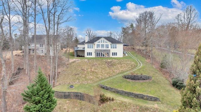 230 Sterling CIR, Union Hall, VA 24176