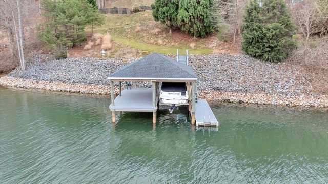 230 Sterling CIR, Union Hall, VA 24176