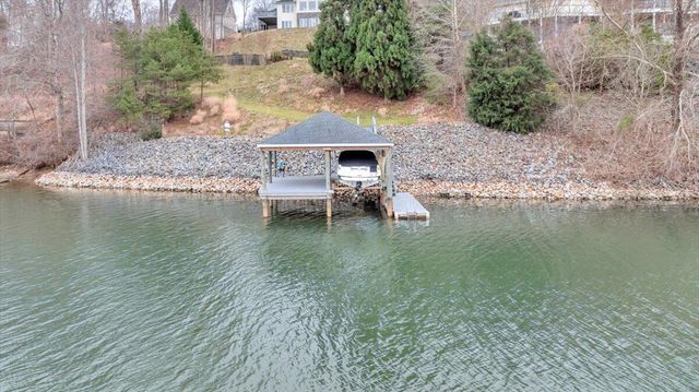 230 Sterling CIR, Union Hall, VA 24176