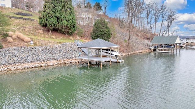 230 Sterling CIR, Union Hall, VA 24176