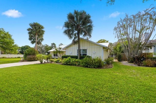 8789 SE Woodwind Street, Hobe Sound, FL 33455