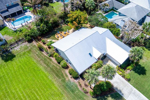 8789 SE Woodwind Street, Hobe Sound, FL 33455