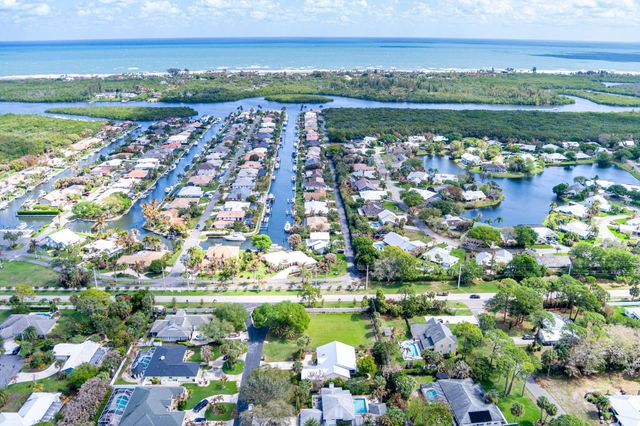 8789 SE Woodwind Street, Hobe Sound, FL 33455