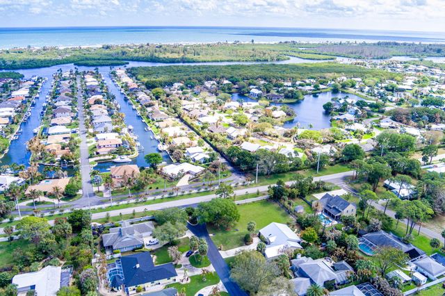 8789 SE Woodwind Street, Hobe Sound, FL 33455