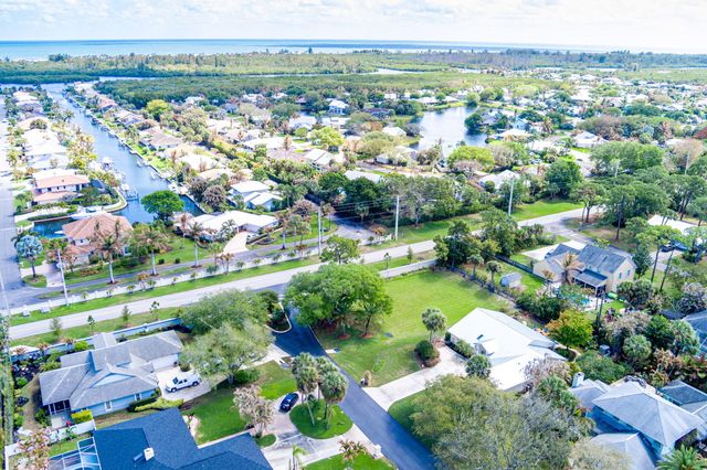 8789 SE Woodwind Street, Hobe Sound, FL 33455